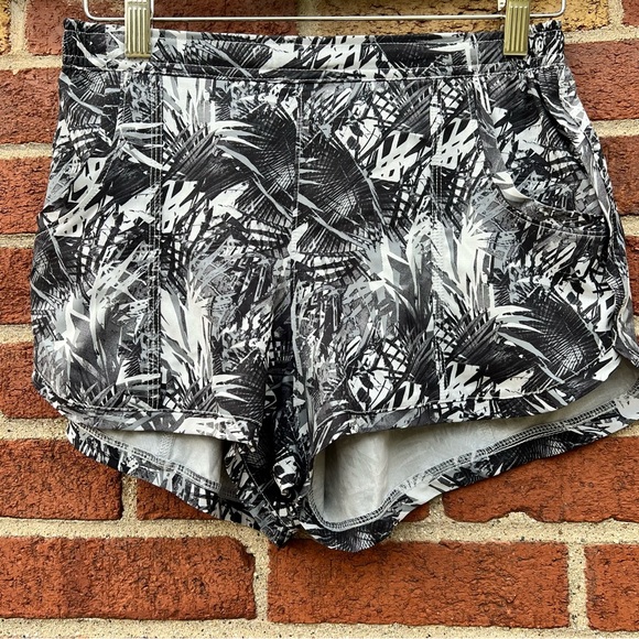 Athleta Womens Palm Stellar Running Shorts Black 3" Size XS Activewear Workout - Picture 2 of 8